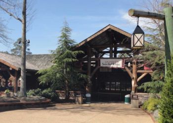 Henderson-Incorporated-Busch-Gardens-Trappers-Smokehouse-2