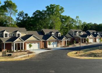 Williamsburg Landing Bluffs